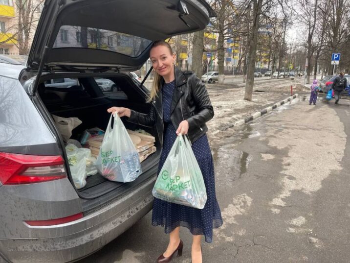 Химкинский депутат оказала адресную гуманитарную помощь жителям Мариуполя Новости Химок 