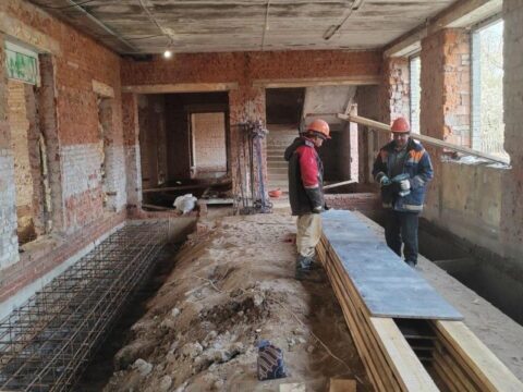 Рабочие приступили к установке окон в здании гимназии №23 Новости Химок 