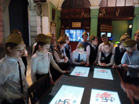 Школьники из Химок побывали в кабинете Сталина Новости Химок 