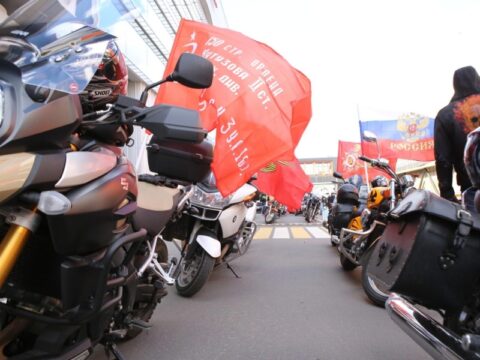 Знамя Победы провезут мотоциклисты клуба «Ночные волки» по улицам Химок Новости Химок 